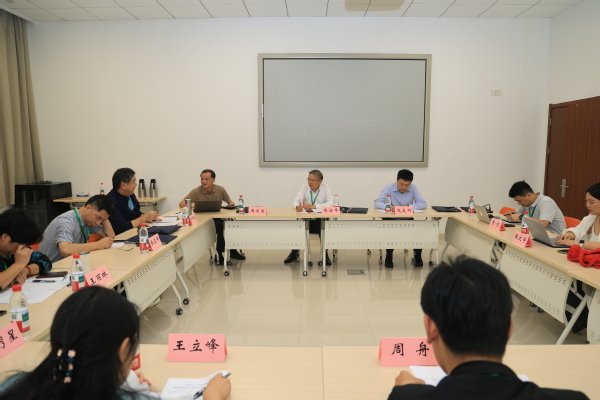 校长俞安平